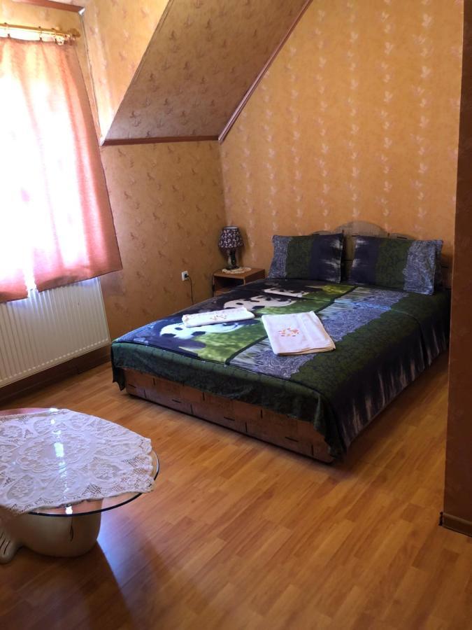 Holiday Bed & Breakfast Perekrestye Ngoại thất bức ảnh