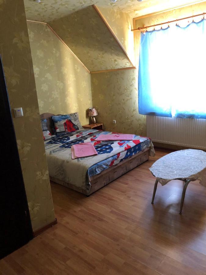 Holiday Bed & Breakfast Perekrestye Ngoại thất bức ảnh